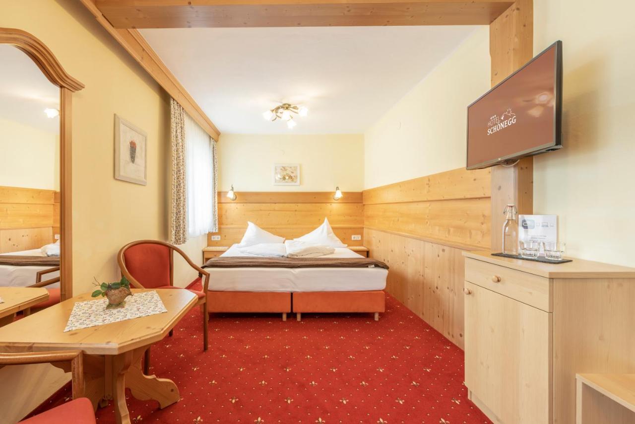 Hotel Schoenegg ゼーフェルト・イン・チロル エクステリア 写真
