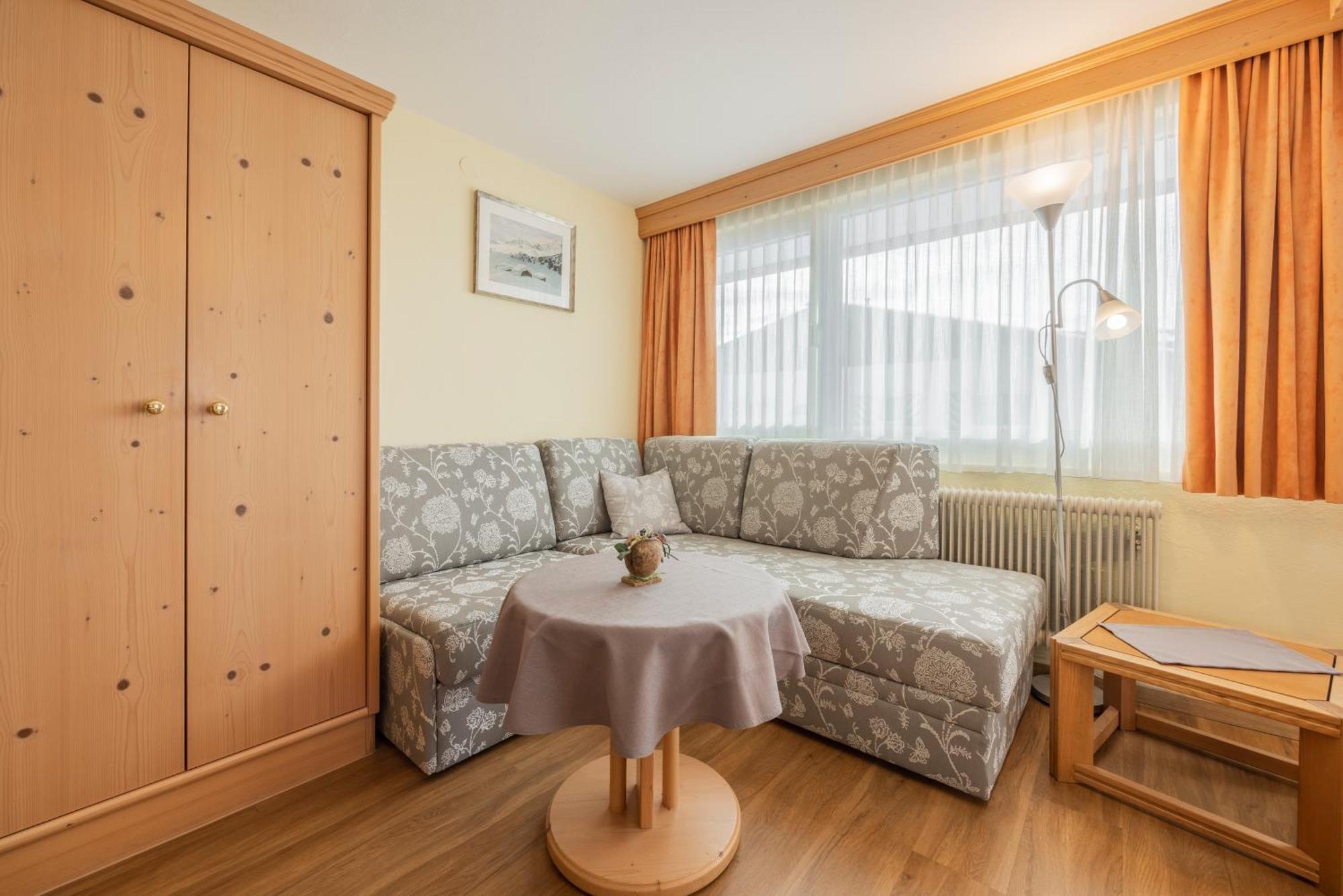 Hotel Schoenegg ゼーフェルト・イン・チロル 部屋 写真