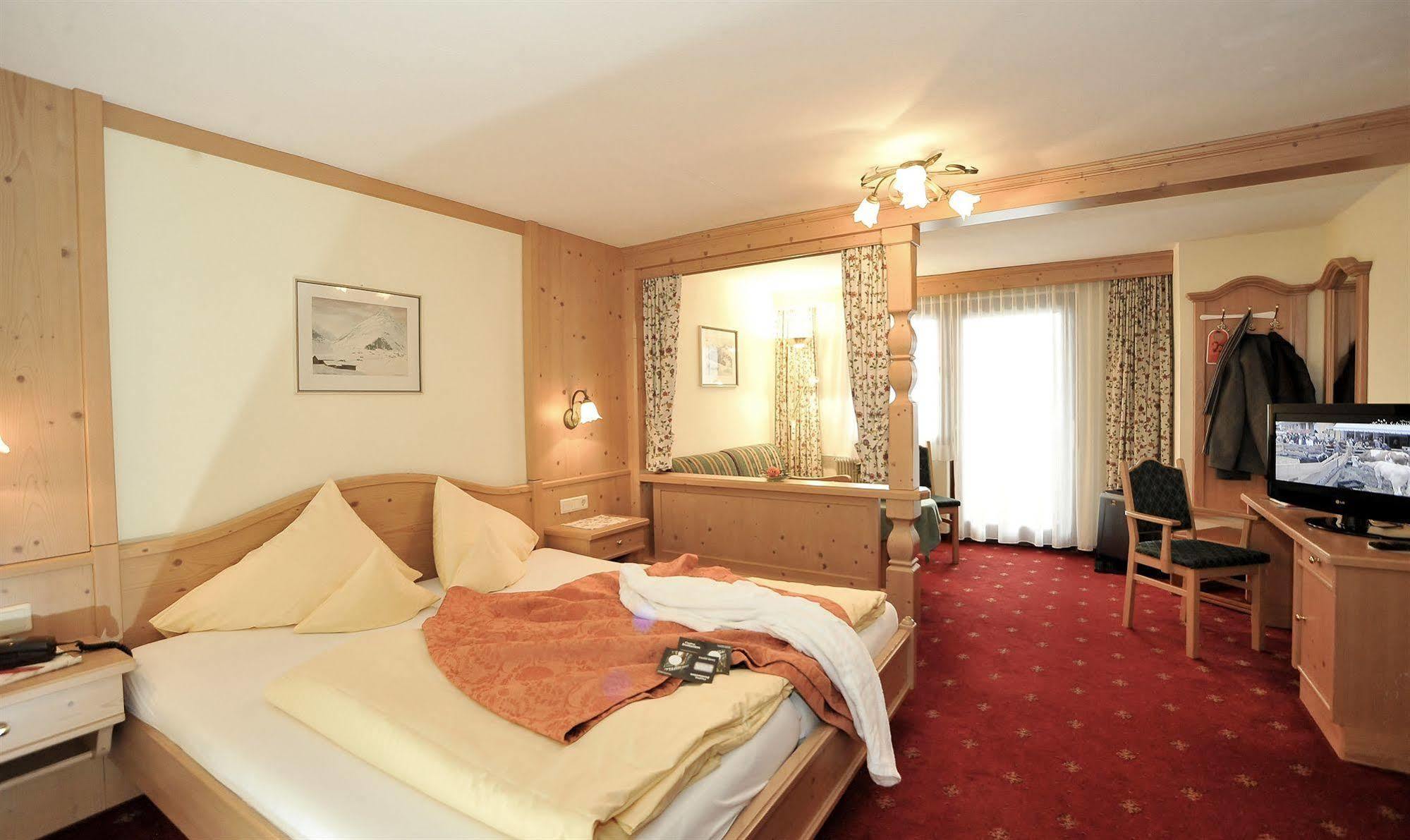Hotel Schoenegg ゼーフェルト・イン・チロル エクステリア 写真
